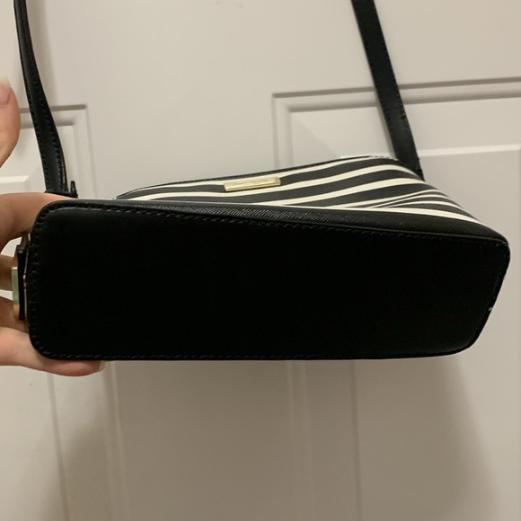 Kate Spade Black and White Striped Crossbody Bag with Gold Charm - Picture 5 of 10